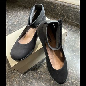 Clarks.  Black.  Size 7.